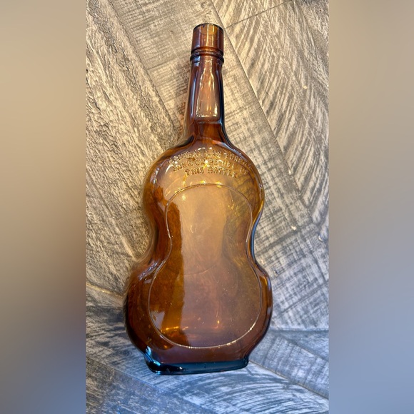 Vintage Owens Illinois Amber glass violin/fiddle shaped bottle. - Picture 2 of 4